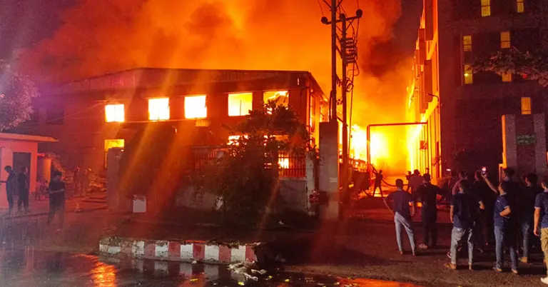 আদমজী ইপিজেডের অনন্ত অ্যাপারেলসে আগুন
